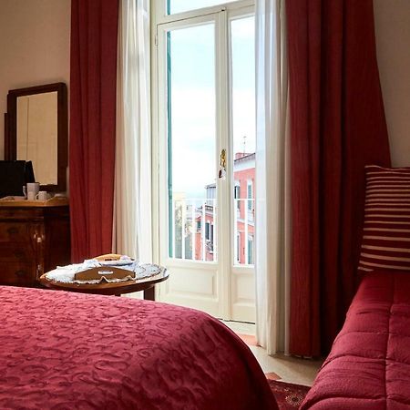Suite Klimt P.zza Amedeo Napels Buitenkant foto