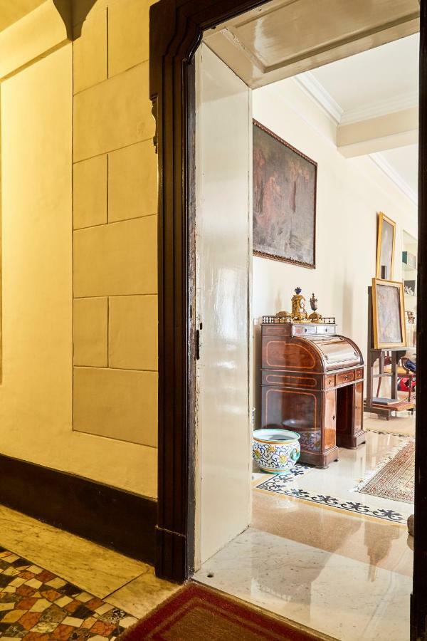 Suite Klimt P.zza Amedeo Napels Buitenkant foto