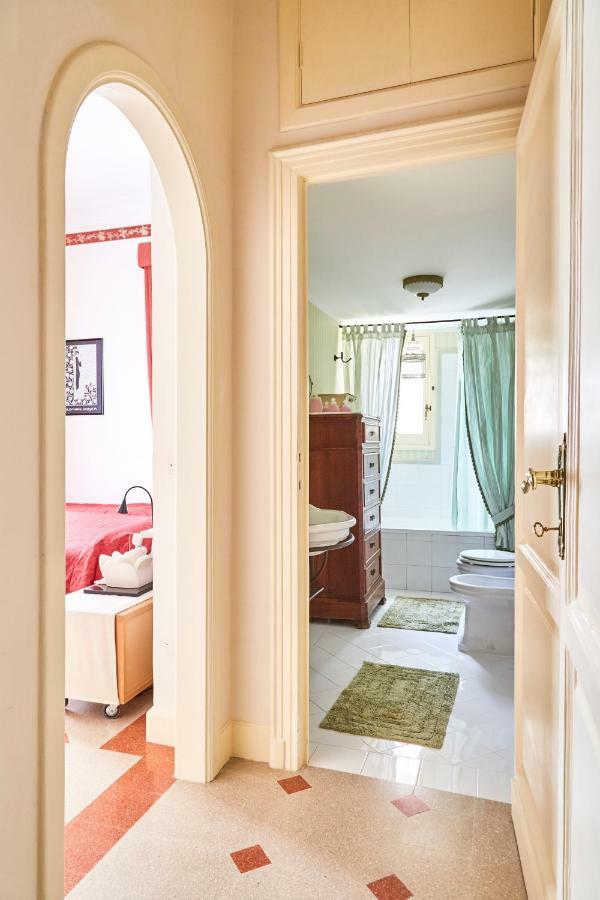 Suite Klimt P.zza Amedeo Napels Buitenkant foto